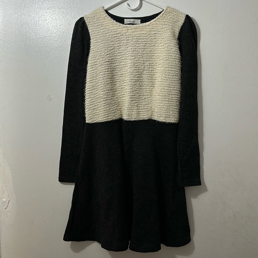Design by concrete black and white dress